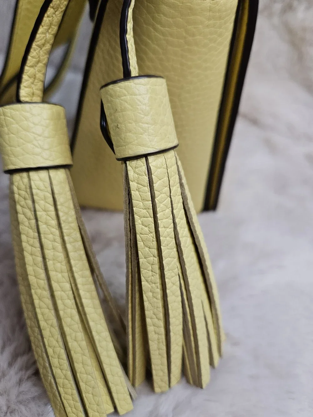 2020 Tory Burch Thea Flap Crossbody With Tassels And Dustbag